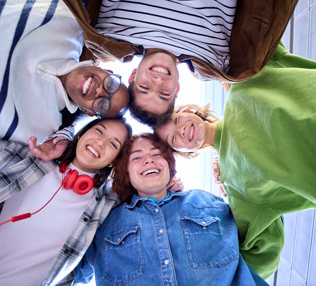 Junge Menschen, die sich auf das Praktikum freuen